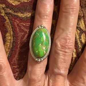 Size 5 Green Oval Turquoise Silver Tone Ring